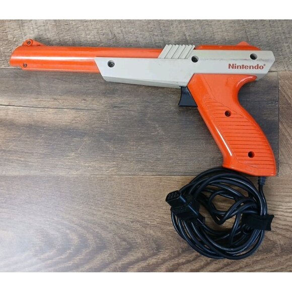 Nintendo NES Zapper Gun NES-005 Orange OEM - Tested & Working - Picture 1 of 7